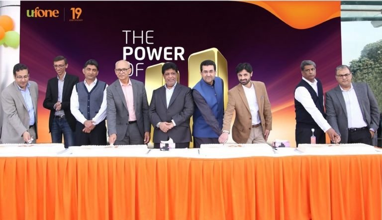 anniversary-cake-cutting Ufone-min